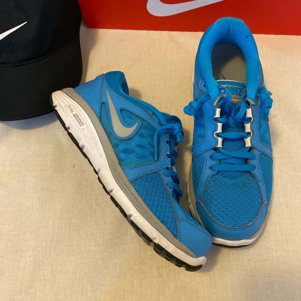 Nike - Picture 4 of 5